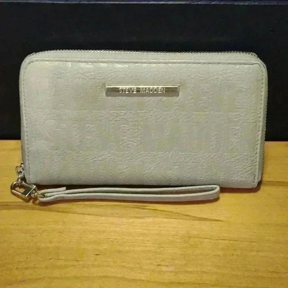 Steve Madden wristlet cream‎ color - Picture 1 of 7
